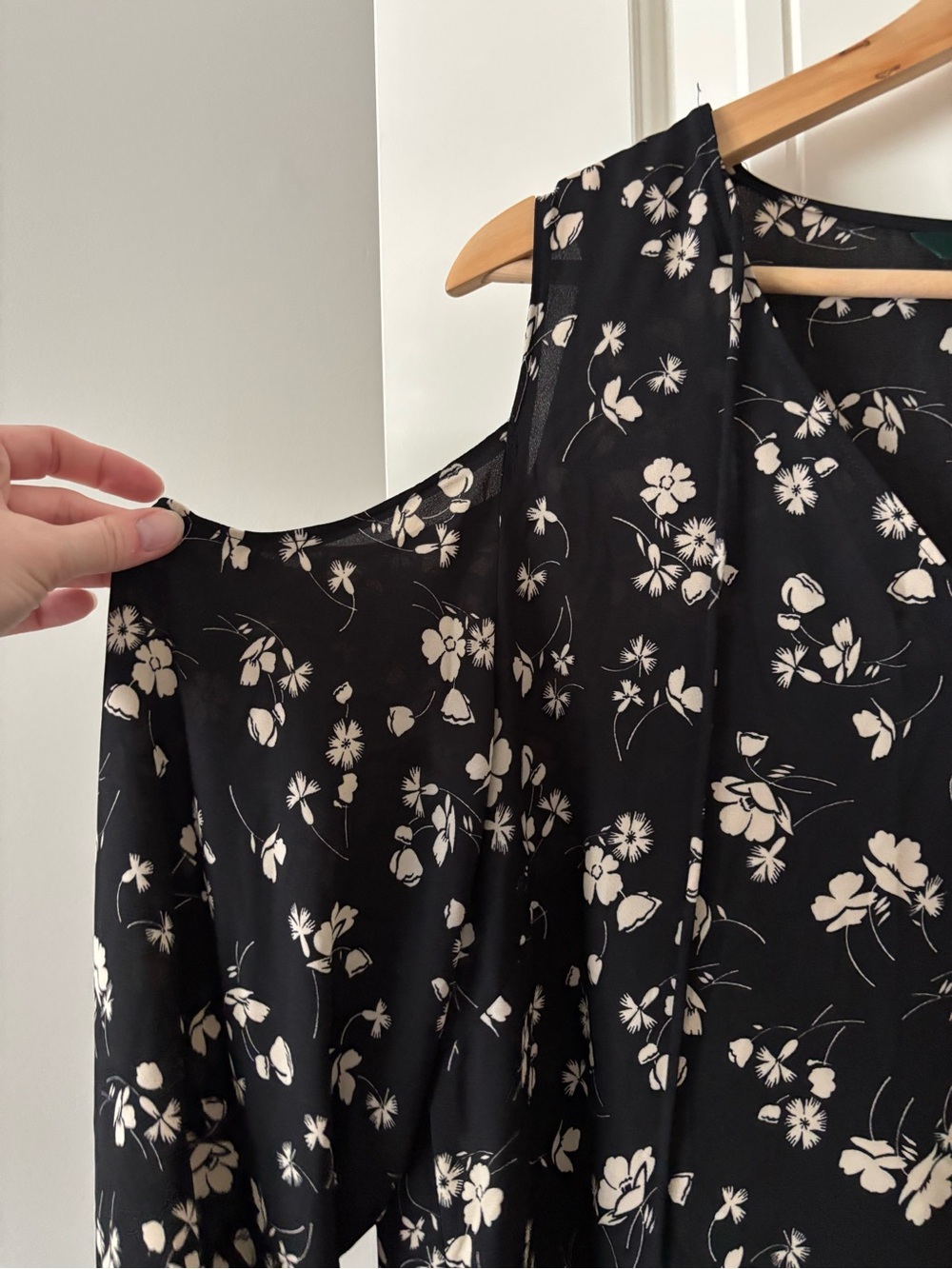 Lauren Ralph Lauren Floral Cold Shoulder Blouse Black Cream XL - Picture 3 of 6